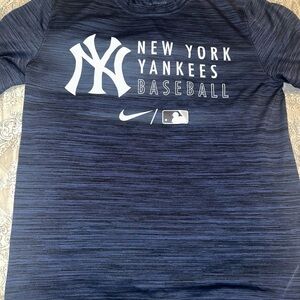 Nike Navy New York Yankees Tee Men’s Medium